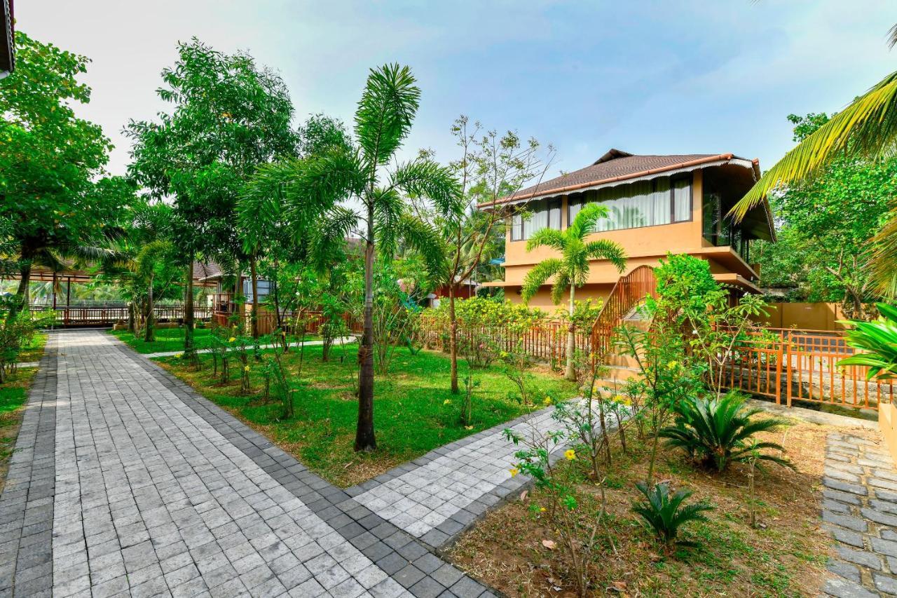 Hotel Grand Ayur Island Perumbalam Exterior foto