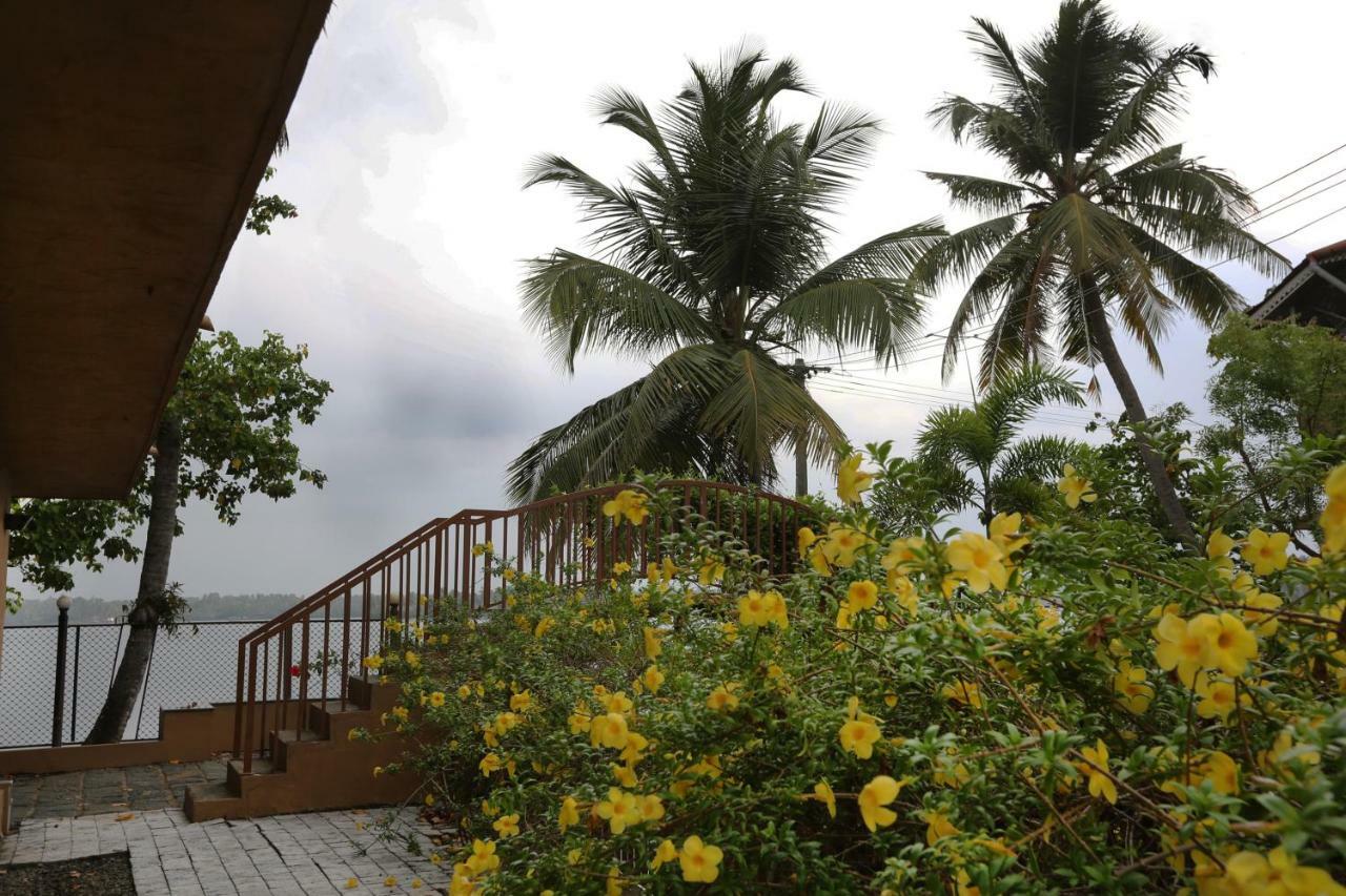 Hotel Grand Ayur Island Perumbalam Exterior foto